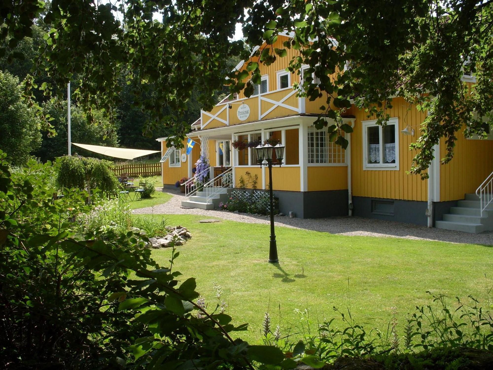 Hotel & Pensionat Bjoerkelund Stenbrohult  Buitenkant foto